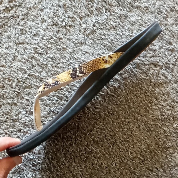 Olukai Ho'opio Leather Snake Print Sandals Flip Flops - Picture 7 of 9